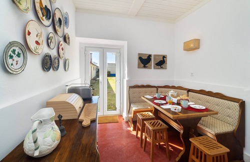 Benavente Cottage | Country house, 25 minutes from Lisbon, with terrace and spacious garden with pool