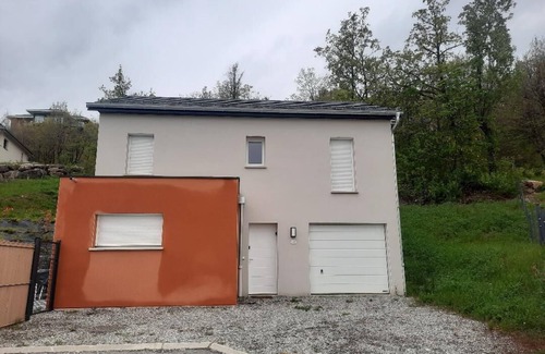 Pelleautier House | Country house 5 minutes from the lake.