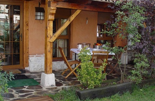 Olmedo Apartment | Country house - 5 people: Charming country house with beautiful views of the garden