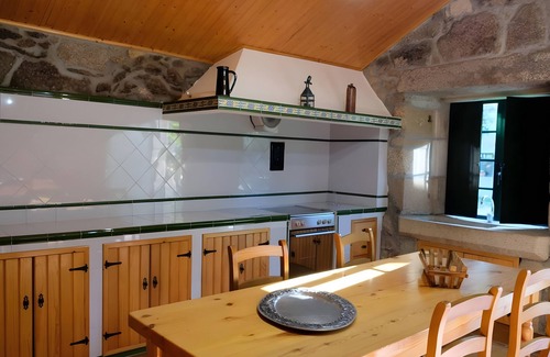 Portas House | Country House 'A Viña Do Souto' with Mountain View, Private Terrace and Private Garden