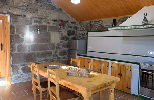 Portas House | Country House 'A Viña Do Souto' with Mountain View, Private Terrace and Private Garden