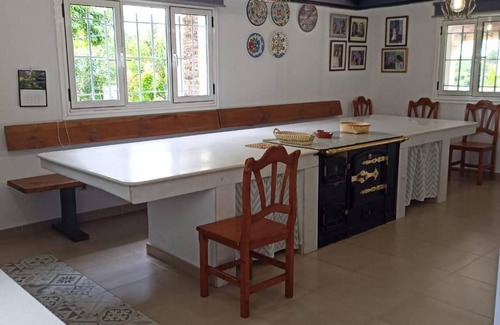 Guntin House | Country House 'Albaredo' with Mountain View, Private Pool and Wi-Fi