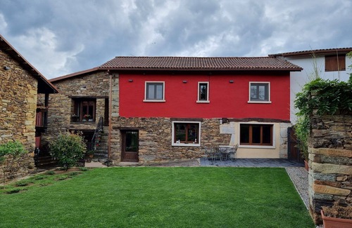 Pepin House | Country House 'Aldea Rural A Cortiña Casa' with Mountain View, Shared Pool and Wi-Fi