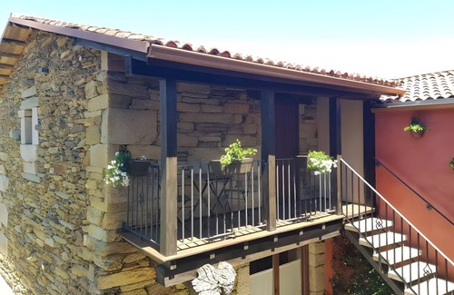 Pepin House | Country House 'Aldea Rural A Cortiña Apartamento 2' with Mountain View, Shared Pool and Wi-Fi