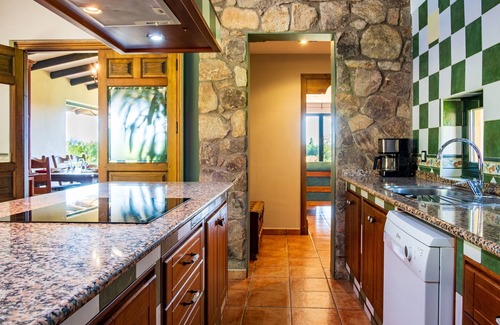 Candeleda House | Country House 'Amaltea' with Mountain View, Wi-Fi and Air Conditioning