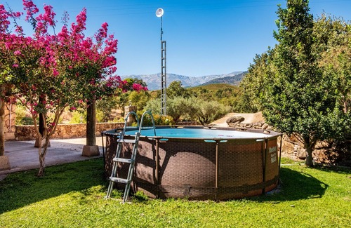 Candeleda House | Country House 'Amaltea' with Mountain View, Wi-Fi and Air Conditioning