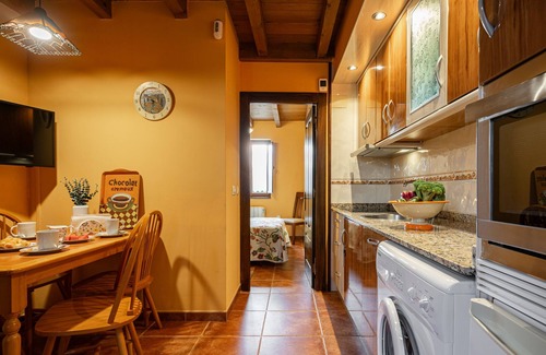 Susacasa House | Country House 'Apartamento Naranja' with Shared Garden