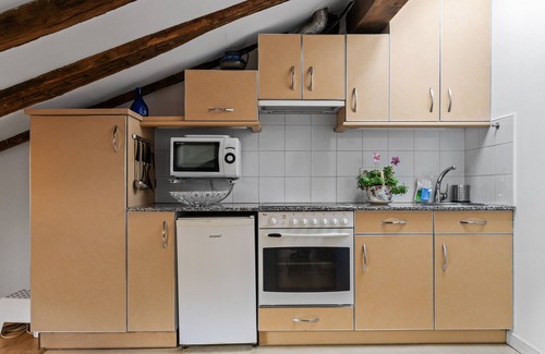 Selores House | Country House 'Apartamento 2' with Mountain View, Shared Garden and Wi-Fi