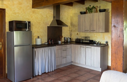 Hondarribia Apartment | Country House 'Artizarra' with Mountain View, Private Terrace and Wi-Fi