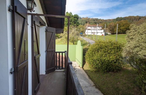 Hondarribia Apartment | Country House 'Artizarra' with Mountain View, Private Terrace and Wi-Fi
