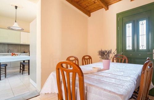 Mantzavinata House | Country House 'Avra' with Private Terrace, Wi-Fi and Air Conditioning