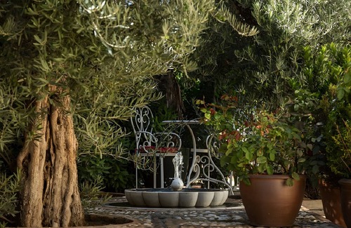 Castronuno House | Country House 'Beautiful Alamedas' with Private Pool, Private Garden and Wi-Fi