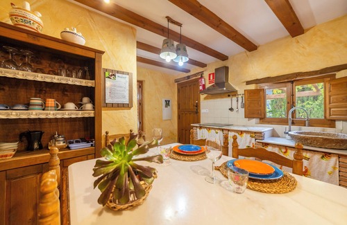 Laroya House | Country House 'C´antonia Y Manuel' with Mountain View, Wi-Fi and Air Conditioning