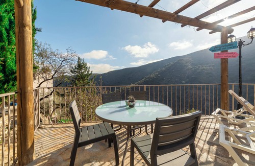 Laroya House | Country House 'C´antonia Y Manuel' with Mountain View, Wi-Fi and Air Conditioning