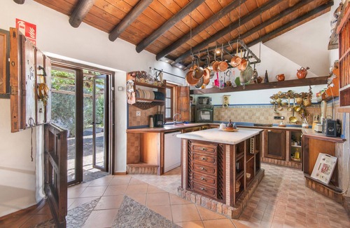 El Campillo House | Country House 'Caldera Vieja' with Mountain View, Shared Pool and Shared Garden