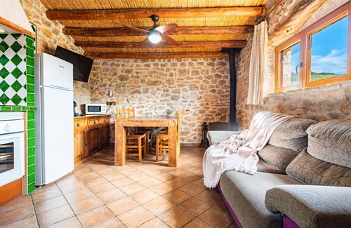 Vilar de Canes House | Country House 'Casa Dragons' with Mountain View, Shared Pool and Wi-Fi