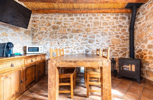 Vilar de Canes House | Country House 'Casa Dragons' with Mountain View, Shared Pool and Wi-Fi