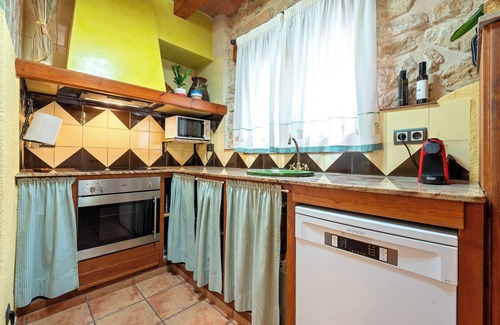 Bot House | Country House 'Ca Lazaro' with Mountain View, Private Terrace and Wi-Fi