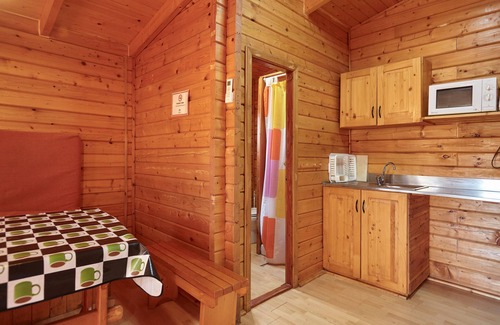Hornos House | Country House 'Cabaña De Madera 2' with Mountain View, Shared Pool and Air Conditioning