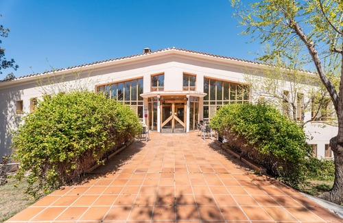 Sinarcas Cabin | Country House 'Cabañas Rusticas 8' with Mountain View, Shared Pool and Wi-Fi