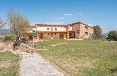 Sinarcas Cabin | Country House 'Cabañas Rusticas 8' with Mountain View, Shared Pool and Wi-Fi
