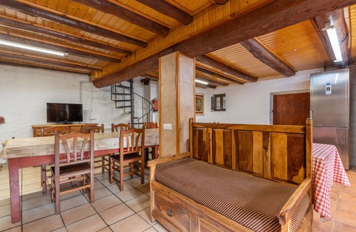 Capolat House | Country House 'Can Caubet Lll' with Mountain View, Shared Pool and Wi-Fi