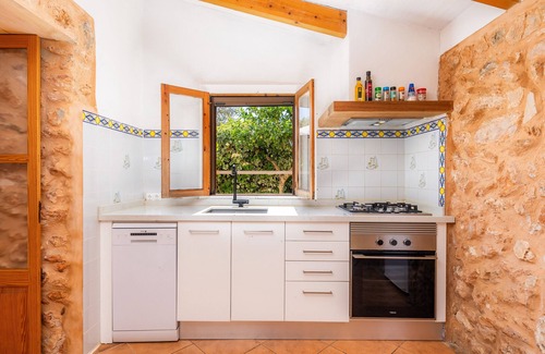 Es Llombards Villa | Country House 'Can Hostalet' with Private Terrace, Wi-Fi and Air Conditioning