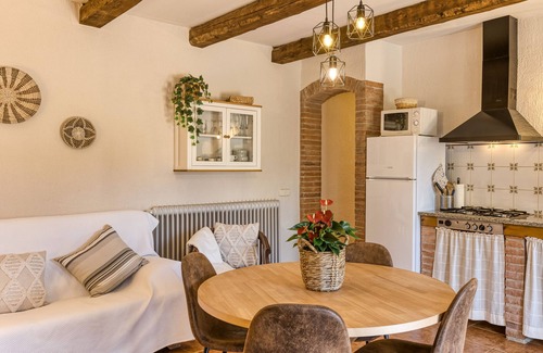 Fonalleras House | Country House 'Can Planas 1' with Shared Pool, Wi-Fi and Air Conditioning
