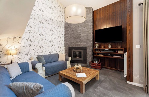 Gavin House | Country House 'Casa Biescas' with Mountain View, Wi-Fi and Air Conditioning
