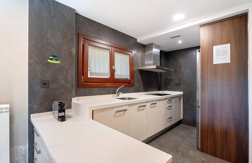 Gavin House | Country House 'Casa Biescas' with Mountain View, Wi-Fi and Air Conditioning
