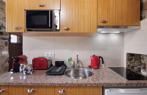 Gioes House | Country House 'Casa Das Colmeias' with Mountain View, Wi-Fi and Air Conditioning