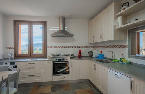 Castrojeriz House | Country House 'Casa Rural El Rincon Del Chef' with Private Garden, Wi-Fi and Air Conditioning