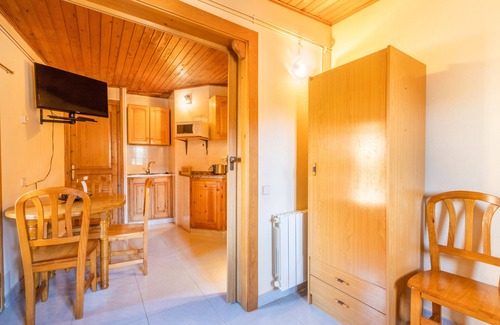 Durro House | Country House 'Casa Garbot' with Mountain View and Private Garden