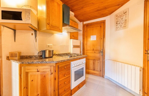 Durro House | Country House 'Casa Garbot' with Mountain View and Private Garden