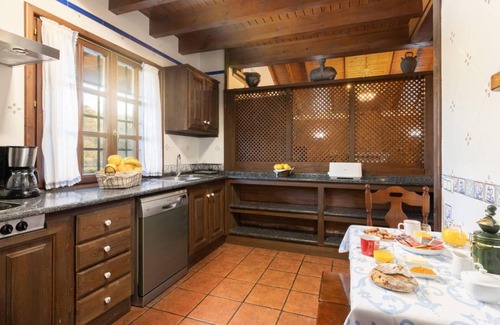 Naves House | Country House 'Casa Grau' with Mountain View, Private Terrace and Wi-Fi