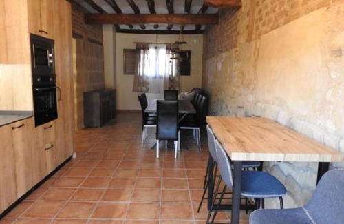 Bisimbre House | Country House 'Casa Larralde' with Shared Pool, Wi-Fi and Air Conditioning