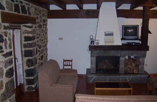 Lekunberri House | Country House 'Casa Rural Barbonea' with Mountain View, Private Garden and Wi-Fi