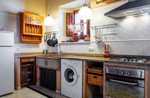 La Velles House | Country House 'Casa Rural El Saúco' with Private Garden and Balcony