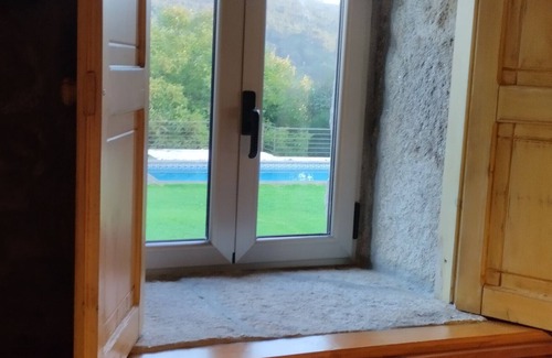 Covelo House | Country House 'Casa Rural Rectoral De Prado' with Mountain View, Private Pool and Private Terrace