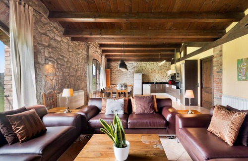 Sagas House | Country House 'Casamira' with Mountain View, Private Pool and Wi-Fi