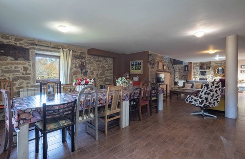 A Lama House | Country House 'Chan Da Ra' with Mountain View, Private Pool and Private Terrace