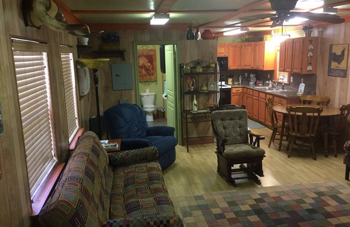 Fredericksburg House | Country house cottage