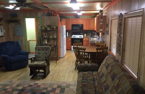 Fredericksburg House | Country house cottage