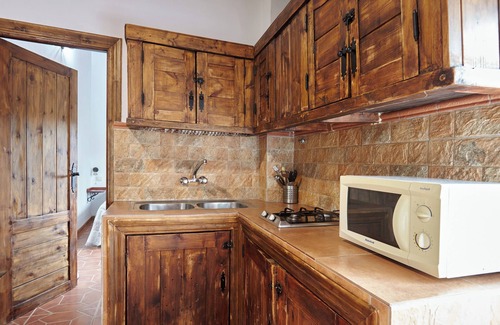 La Iruela House | Country House 'Cortijo De Las Flores 2' with Shared Pool, Shared Terrace and Shared Garden