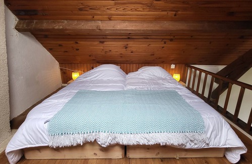 Bannegon Villa | Country House 'Cottage Du Diot, Son Lac Et Son Île' with Private Terrace
