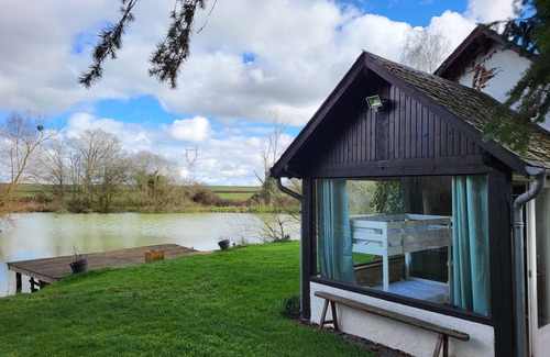 Bannegon Villa | Country House 'Cottage Du Diot, Son Lac Et Son Île' with Private Terrace
