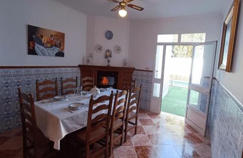 Cuevas Bajas House | Country House Cuevas Bajas by Genil River