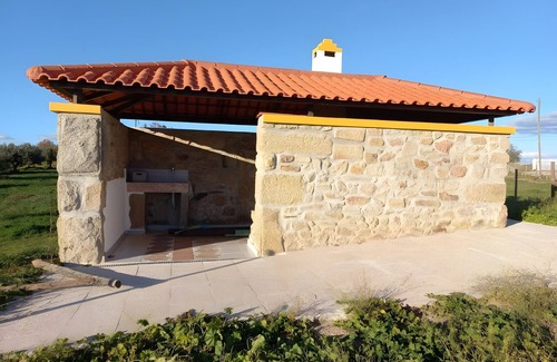 Idanha-a-Nova Apartment | Country House Das Oliveiras with Private Terrace, Shared Garden and Air Conditioning