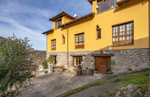Gamonedo House | Country House 'El Acebo' with Shared Pool, Shared Garden and Wi-Fi