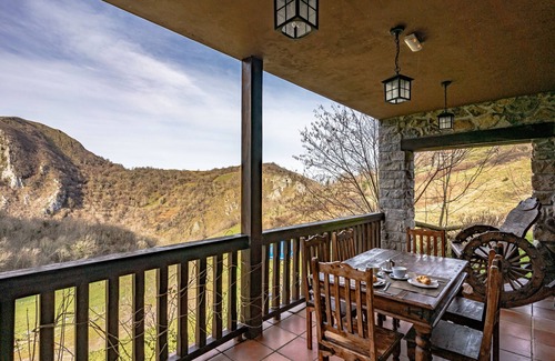 Gamonedo House | Country House 'El Acebo' with Shared Pool, Shared Garden and Wi-Fi